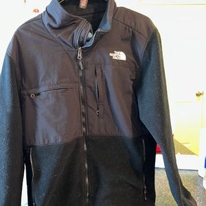 Men’s medium black north face Denali jacket fleece